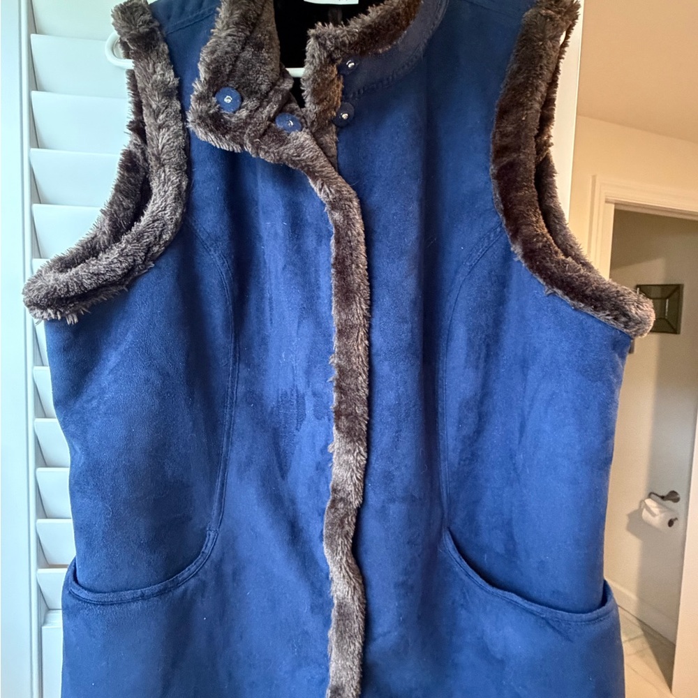 Women's Blue Faux Fur Lined Vest - Picture 4 of 6
